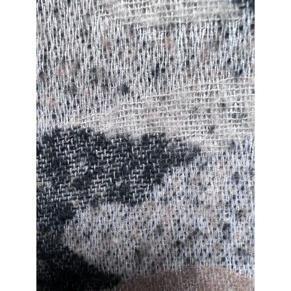 World Market Warm Cozy Over sized Camo Scarf NWT - Picture 6 of 10